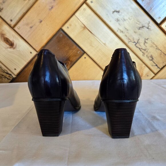 Elegant Women's Leather Shoes with Floral Accent - Picture 5 of 6